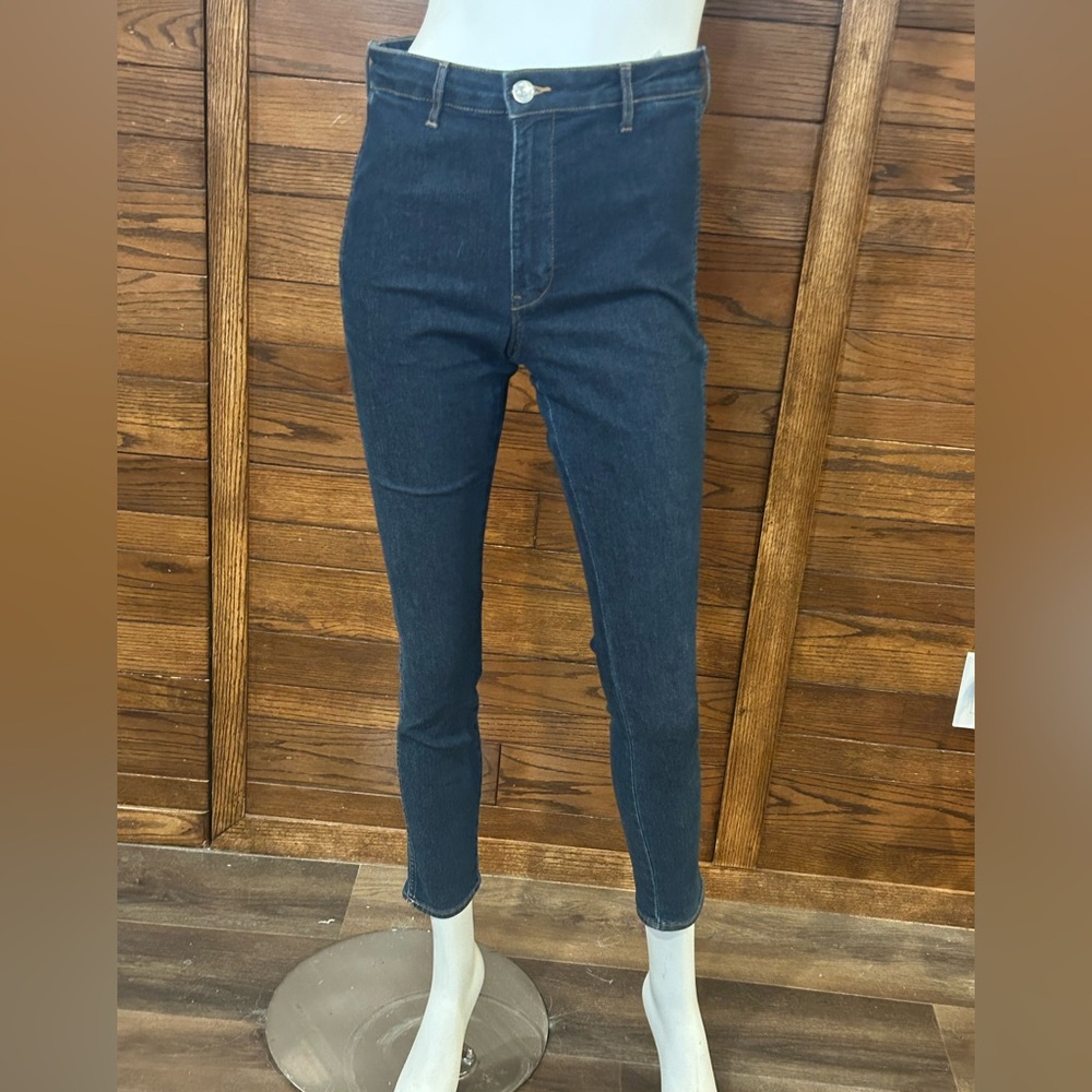 H&M Women's High-Waisted Blue Jeans. Cop. Ankle. Size 28